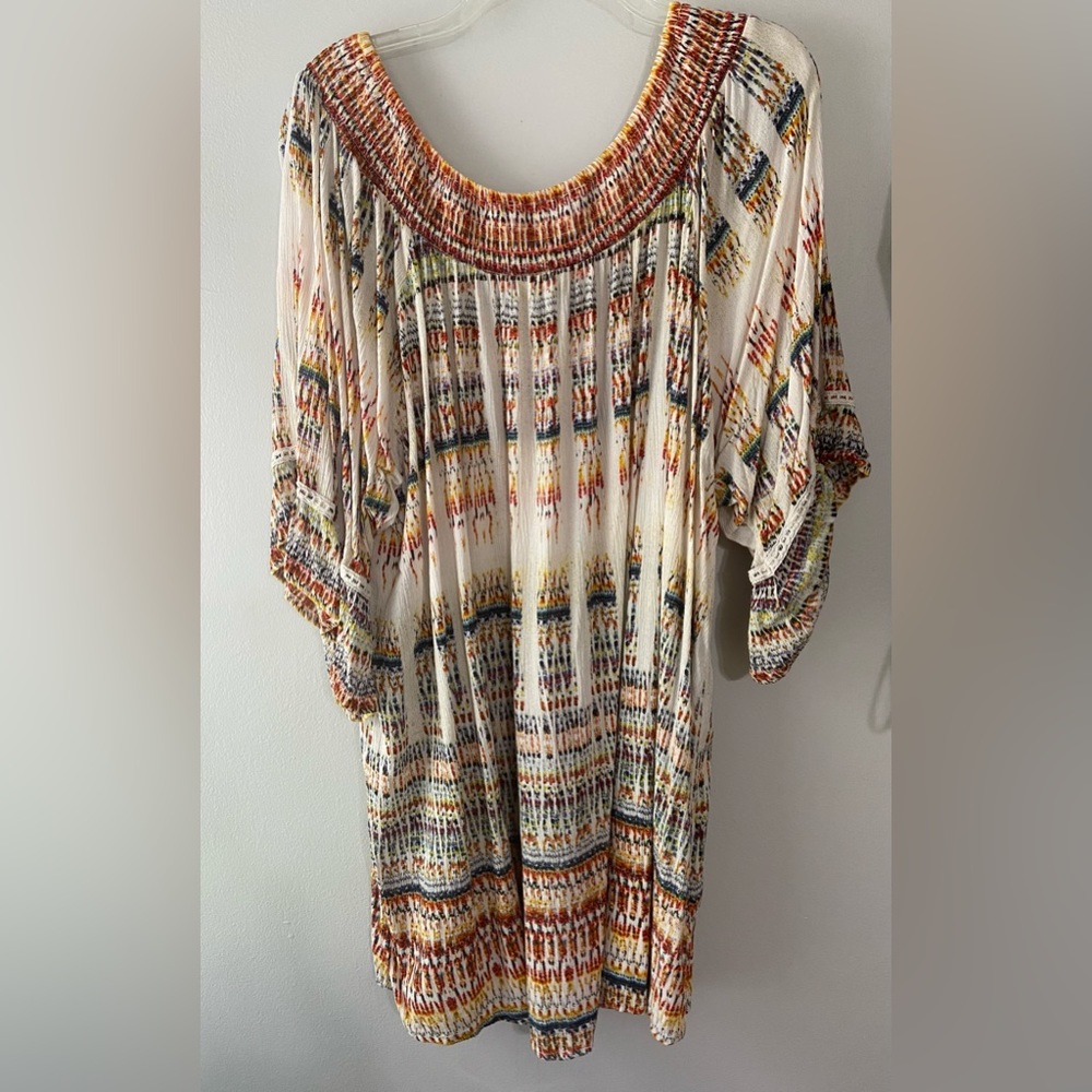 Fashion Fuse 2X cream with horizontal tie dye 3/4 length top